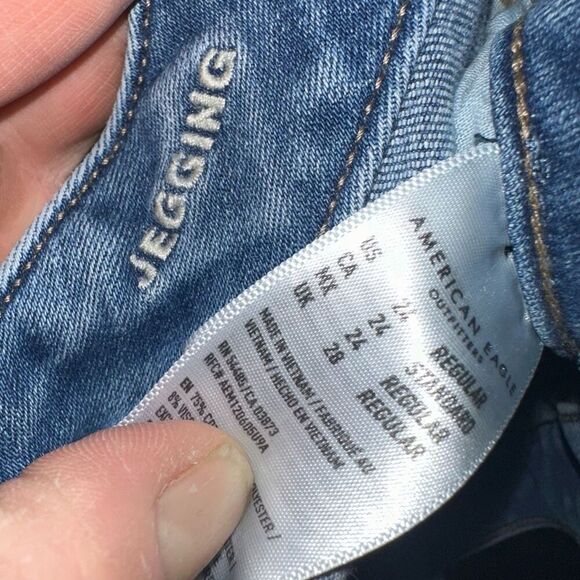 American Eagle distressed stretchy relaxed sz 24 jeggings - Picture 2 of 5